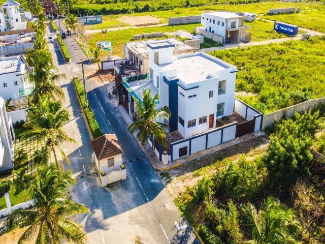 #203 - Casa para Venta en La Romana - La Romana - 2