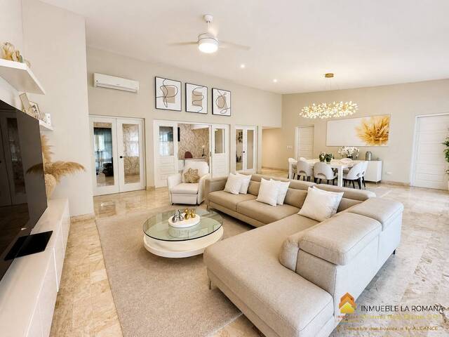 #318 - Casa para Venta en La Romana - La Romana